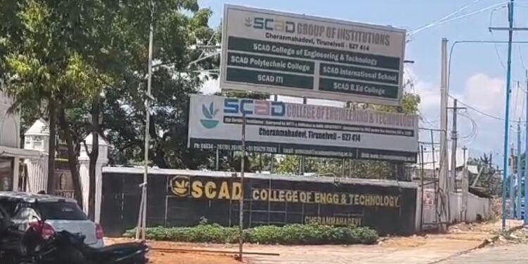 மாணவிக்கு பிரச்சனை… தாக்குதலில் இறங்கிய மாணவர்கள்.!