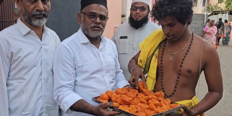 நெகிழ்ச்சியை ஏற்படுத்திய இஸ்லாமியர்கள்..!