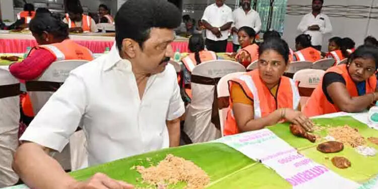 சென்னையில் தூய்மை பணியாளர்களுக்கு 3 வேளை இலவச உணவு – தமிழக அரசு புதிய அரசாணை
