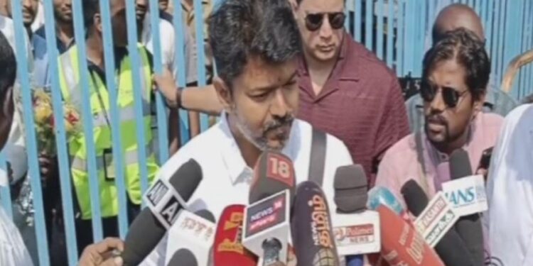 மாமல்லபுரத்தில் 41 குடும்பத்தினரை சந்திக்கிறார் விஜய்