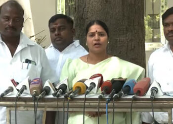 “விஜய் ரசிகர்களுக்கு பெண் கொடுக்காதீர்கள்” – ஆவேசமாக பேசிய வீரலட்சுமி