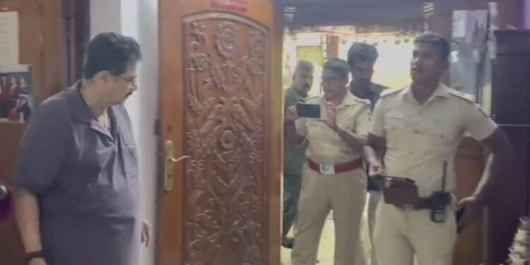 ஸ்டாலின், திரிஷா வீடுகளுக்கு வெடிகுண்டு மிரட்டல்!