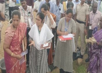 நெல் கொள்முதல் நிலையத்தை ஆய்வு செய்த மத்திய குழு