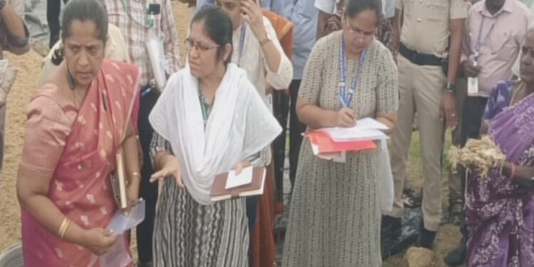 நெல் கொள்முதல் நிலையத்தை ஆய்வு செய்த மத்திய குழு