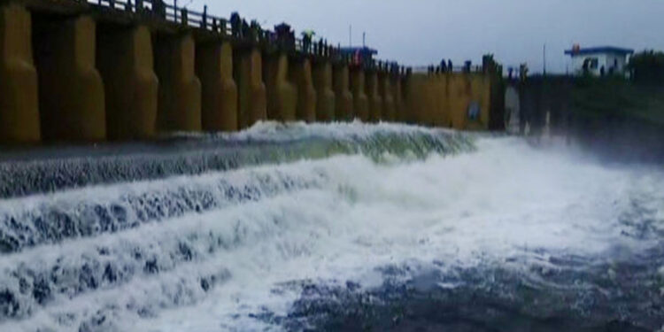 சென்னைக்கு வரும் ஏரிகளில் நீர் திறப்பு அதிகரிப்பு : நீர்வளத்துறை விளக்கம்