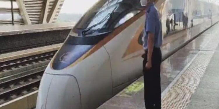 மணிக்கு 896 கிலோ மீட்டர் – உலகின் அதிவேக புல்லட் ரயில்