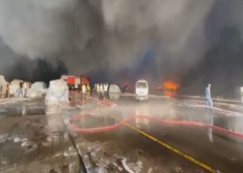 டாக்கா விமான நிலையத்தில் பெருந்தீ – சென்னையிலிருந்து புறப்பட்ட விமானம் மீண்டும் திரும்பியது