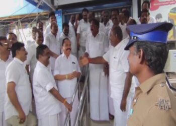 முத்துராமலிங்க தேவர் தங்க கவசம் லாக்கரிலிருந்து எடுத்து கொடுக்கப்பட்டது