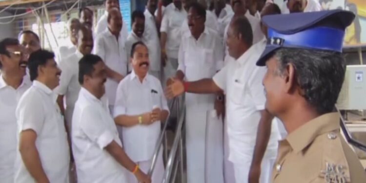 முத்துராமலிங்க தேவர் தங்க கவசம் லாக்கரிலிருந்து எடுத்து கொடுக்கப்பட்டது