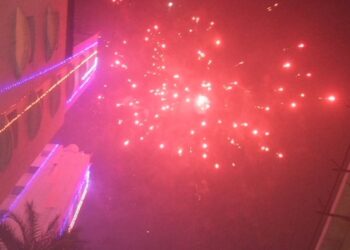 இரவில் வேகமெடுத்த தீபாவளி கொண்டாட்டம்!