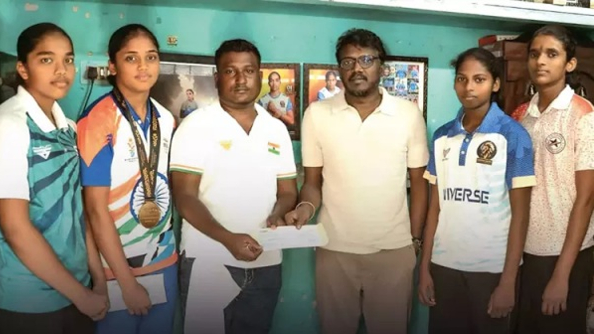 தங்கம் வென்ற கில்லி கார்த்திகாவுக்கு மாரி செல்வராஜ் பாராட்டு : ₹10 லட்சம் ஊக்கத்தொகை !