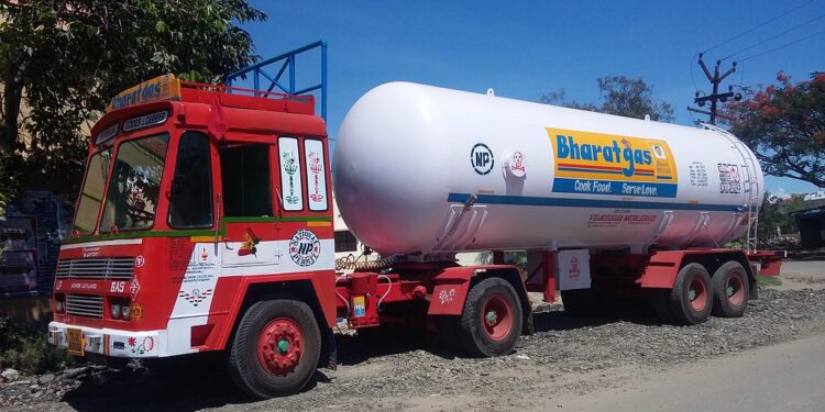 அடுப்ப ஆஃப் பண்ணி வைங்க – நீடிக்கும் டேங்கர் லாரி பேச்சுவார்த்தை!