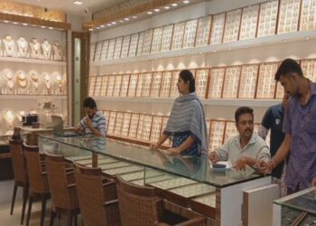 தங்கம் விலை உயர்வால் காற்று வாங்கும் நகைக்கடைகள்