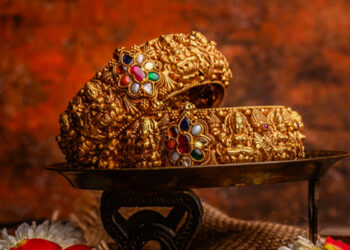 இப்படியே சென்றால் 1 லட்சத்து 25 ஆயிரம்… ராக்கெட் வேகத்தில் உயரும் தங்கம்