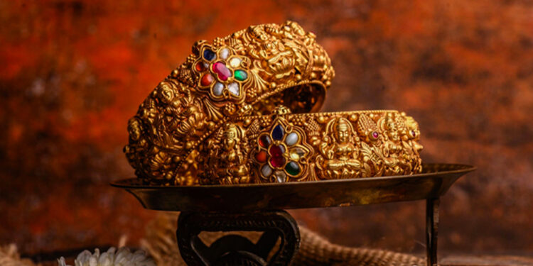 இப்படியே சென்றால் 1 லட்சத்து 25 ஆயிரம்… ராக்கெட் வேகத்தில் உயரும் தங்கம்