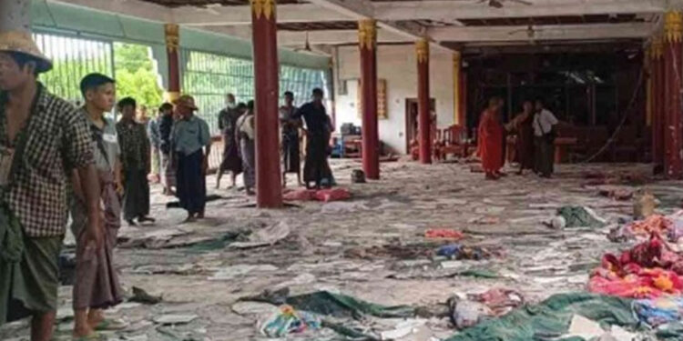 மியான்மரில் ராணுவ தாக்குதல் : பவுத்த மத விழாவில் குழந்தைகள் உட்பட 40 பேர் பலி