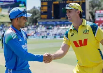 3வது ஒருநாள் : இந்தியாவுக்கு 237 ரன்கள் இலக்கு நிர்ணயித்த ஆஸ்திரேலியா !