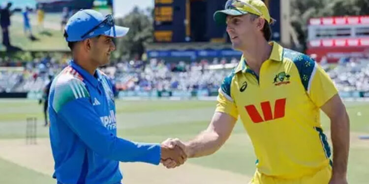 3வது ஒருநாள் : இந்தியாவுக்கு 237 ரன்கள் இலக்கு நிர்ணயித்த ஆஸ்திரேலியா !