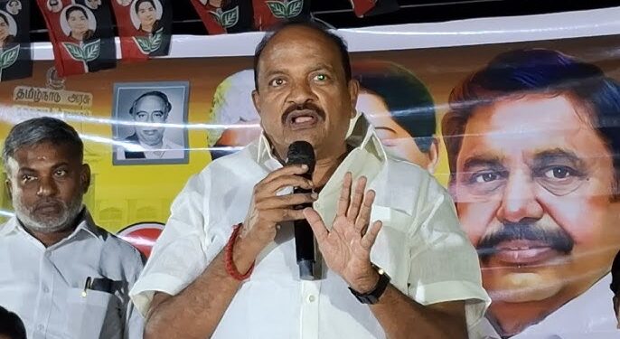 திமுக அரசு பிள்ளையை கிள்ளிவிட்டு தொட்டிலையும் ஆட்டி விடுகிறது