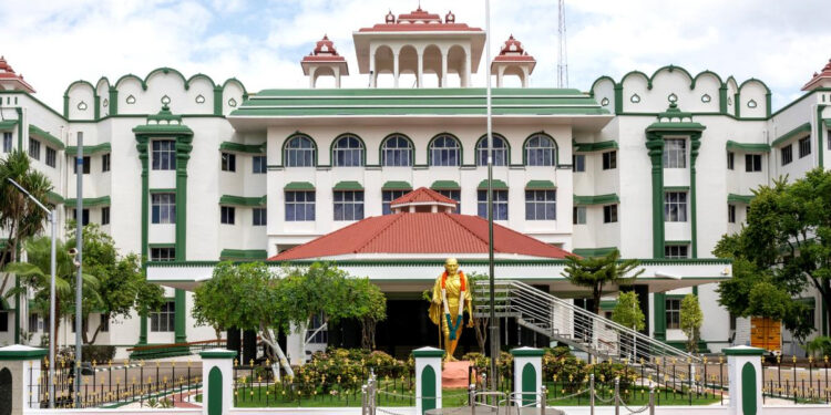 “பொறுப்பு இல்லைனு தட்டிக் கழிக்க முடியாது” – தவெக நிர்வாகி ஜாமீன் மனுவில் நீதிபதி கடுமையான கருத்து