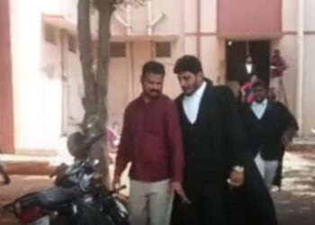 கரூர் துயரம் : நீதிமன்றத்தில் சரணடைந்த தவெக உறுப்பினர் மணிகண்டன்