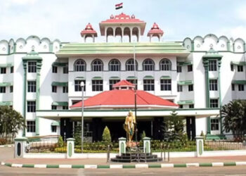 இஸ்லாமியரும் கிறிஸ்தவர்களும் குழந்தைகளை தத்தெடுக்கலாம் – சென்னை உயர் நீதிமன்றத்தின் மதுரை கிளை உத்தரவிட்டுள்ளது