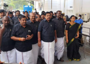 சட்டசபையில் கருப்பு பட்டையுடன் அதிமுக எம்.எல்.ஏக்கள் !