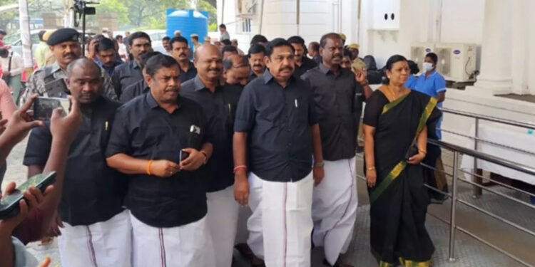 சட்டசபையில் கருப்பு பட்டையுடன் அதிமுக எம்.எல்.ஏக்கள் !