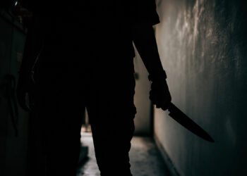 “செத்தியா…செத்தியா !” கோவை ரோட்டில் கத்தி கல்யாணம் – பொதுமக்கள் முன்னிலேயே நடந்த அதிர்ச்சி சம்பவம் !