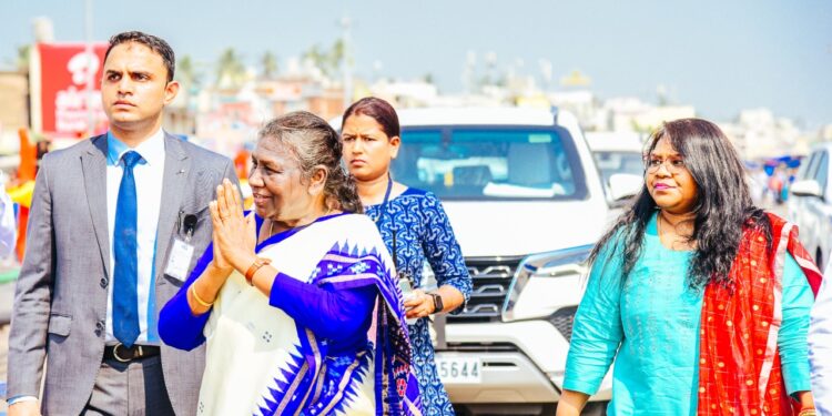 சபரிமலை செல்லும் குடியரசுத் தலைவர் – இன்றும் நாளையும் பக்தர்களுக்கு தடை