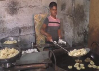 முறுக்கு முறுக்கு..தீபாவளிக்கு பலவகை முறுக்குகள் தயார்