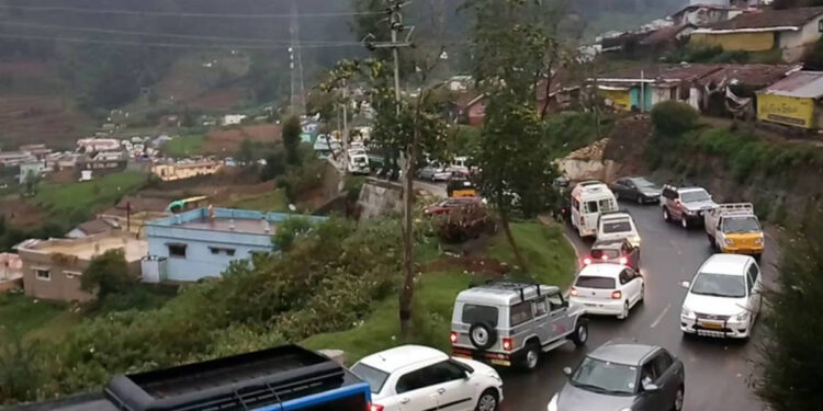 ‘இ-பாஸ்’ திட்டம் தோல்வி: ஊட்டியில் நெரிசல் நீங்காத அவல நிலை!