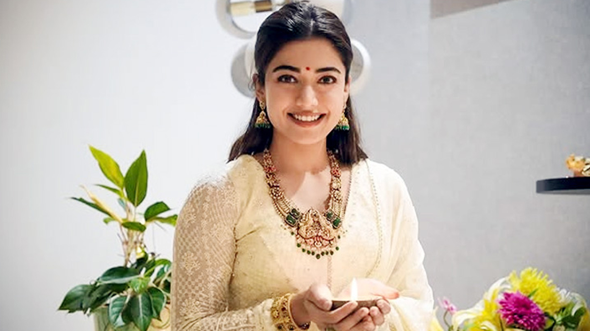 “எங்களுக்கும் குடும்பம் இருக்கிறது… இப்படி செய்யாதீர்கள் !” – ராஷ்மிகா மந்தனா