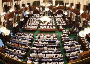 சட்டசபை தொடங்கிய நாளே அதிமுகவில் ட்விஸ்ட்… செங்கோட்டையன் புறக்கணிப்பு !