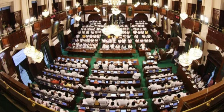 சட்டசபை தொடங்கிய நாளே அதிமுகவில் ட்விஸ்ட்… செங்கோட்டையன் புறக்கணிப்பு !