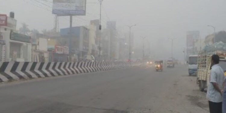 பட்டாசு வெடிப்பால் புகை மண்டலம் சூழ்ந்தது – மக்கள் அவதி