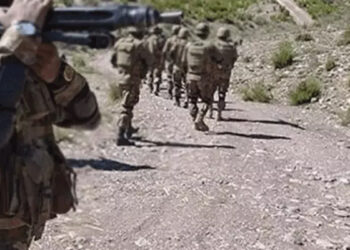 பாகிஸ்தானில் பயங்கரவாத தாக்குதல் : ராணுவத்தினர் 11 பேர் பலி