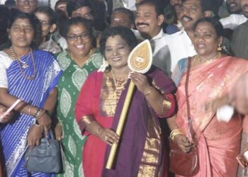 தமிழக அரசு திட்டி தமிழிசை வெடித்த வேல் பட்டாசு