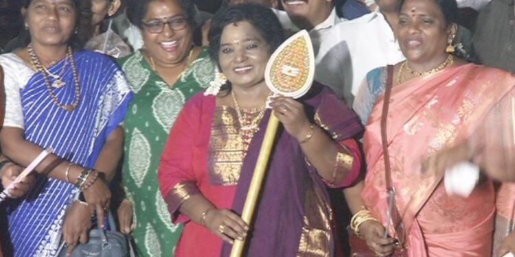 தமிழக அரசு திட்டி தமிழிசை வெடித்த வேல் பட்டாசு