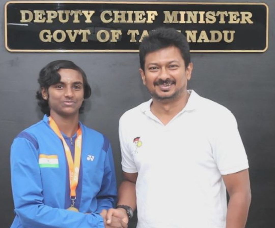 பட்டையை கிளப்பும் தமிழக வீரர்கள் – தங்கம் வென்ற வீராங்கனைக்கு உதயநிதி பாராட்டு