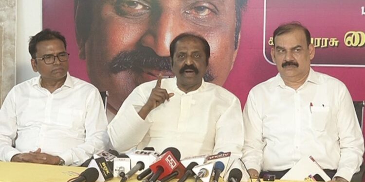 இப்போ யாரும் இசையமைப்பது இல்ல..வெறும் சவுண்ட் தான் – வைரமுத்து