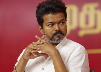 கரூரில் பாதிக்கப்பட்டவர்களைச் சந்திக்க அனுமதி கோரி டிஜிபியை சந்திக்கவுள்ள விஜய் !