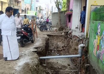 திருவள்ளூரில் ரூ.7 கோடி மதிப்பீட்டில் மழைநீர் கால்வாய் அமைக்கும் பணிய சட்டமன்ற உறுப்பினர் நேரில் பார்வையிட்டு விரைந்து முடிக்க அறிவுரை