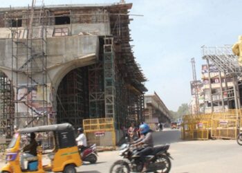 மதுரையில் உள்ள கோரிப்பாளையம்- சிம்மக்கல் இடையே மேம்பாலப் பணிகள் விரைவாக நடைபெறுவதால், போக்குவரத்து நெரிசல் விரைவில் குறையும் பொதுக்கள் மகிழ்ச்சி