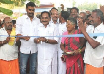 மதுரை மேற்குத் தொகுதிக்கு ரூ.30 லட்சம்: தாராபட்டியில் பேவர் பிளாக் சாலையை முன்னாள் அமைச்சர் செல்லூர் ராஜூ திறந்து வைத்தார்