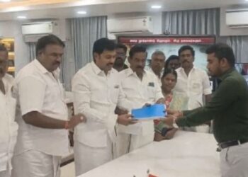 வேடசந்தூரில் 12,213 இரட்டை வாக்காளர்கள்!  அதிமுக புகார் மனு: தேர்தல் ஆணையம் தலையிட கோரிக்கை. ஒரே நபருக்கு மூன்று வாக்குகள் உள்ள அதிர்ச்சி தகவல்!