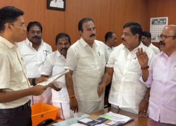 “வாக்காளர் படிவங்கள் கையாளும் முறையில் முறைகேடுகளுக்கு வாய்ப்பு”: பூத் ஏஜெண்டுகளுக்கு அதிகாரம் அளிப்பதற்கு அதிமுக எதிர்ப்பு!