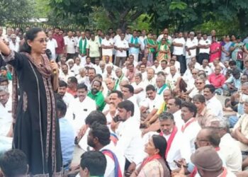 கரூர் வெண்ணெமலை கோயில் நிலப் பிரச்சனை: போராட்டம்