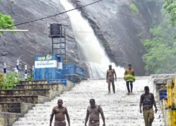 குற்றாலம் அருவிகளில் பாதுகாப்பு அலர்ட்