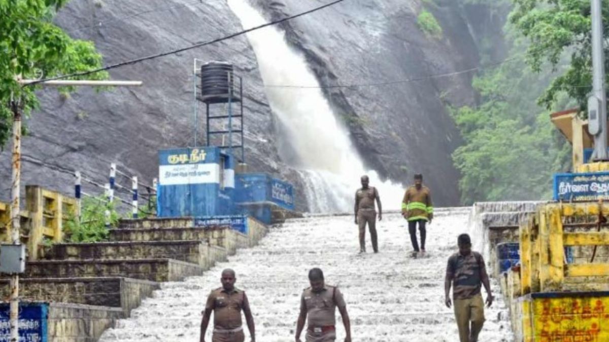 குற்றாலம் அருவிகளில் பாதுகாப்பு அலர்ட்